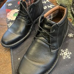 Men’s Clarks Black Leather Boots  Size 11 WIDE