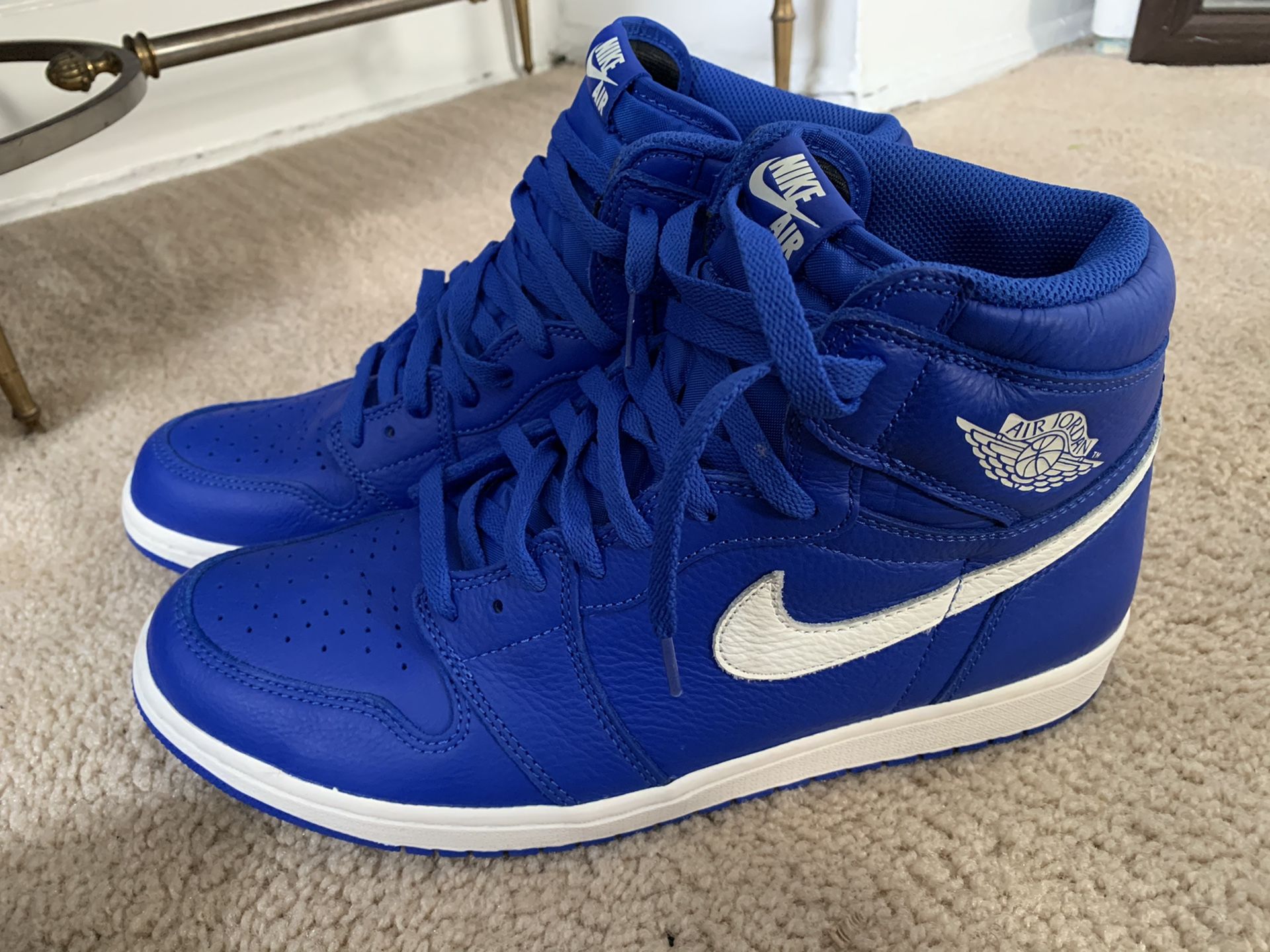 Air Jordan 1 Retro High OG “Hyper Royal”