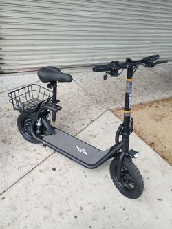 Phantom Gogo Commuter R1 Pro Seated Scooter-15.5 miles per hour Covers 20 miles on a full charge Recharging time is 4-5 hours Rear suspension 450 watt