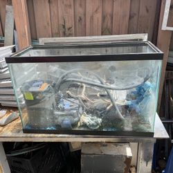 Fish tank aquarium, reptile cage with some accessories whatever you see in the photos everything is untested
