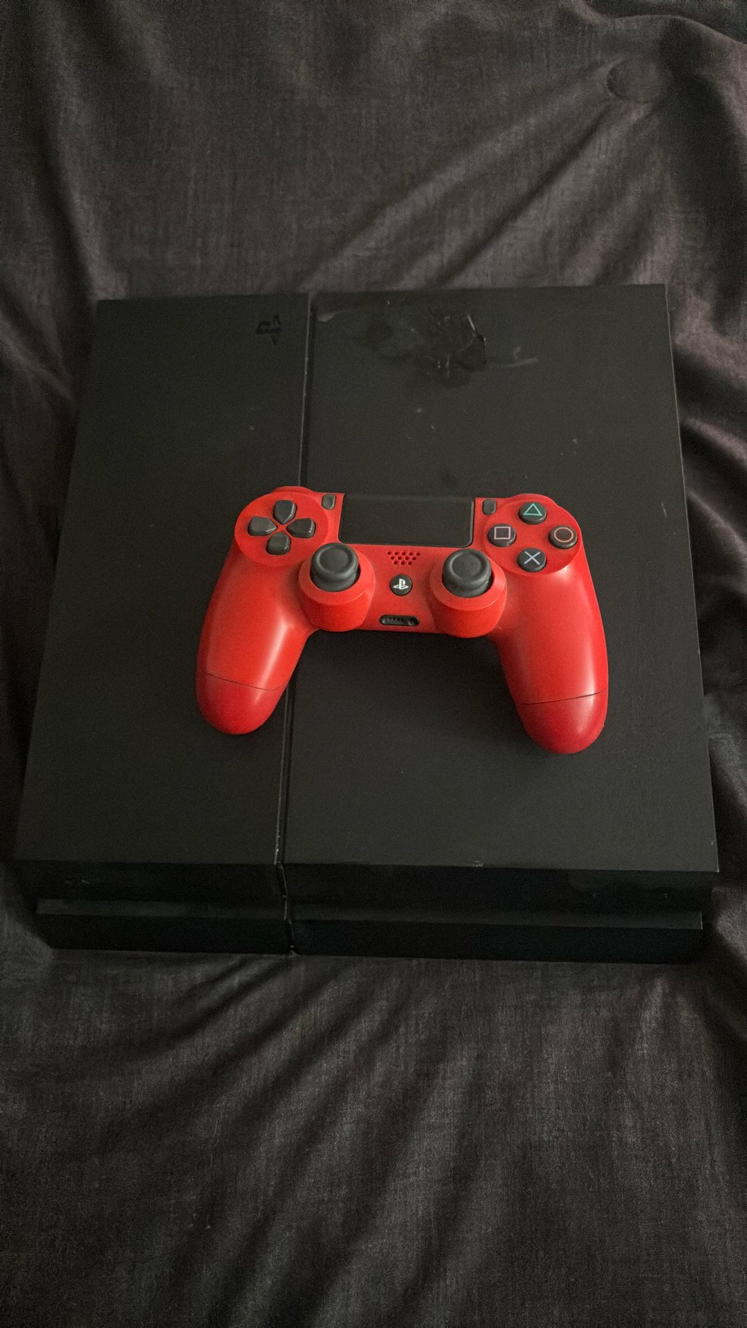 PS4 Disc Model And PS4 Red Remote
