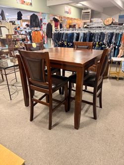 Tall Dining Table w/ 4 Tall Chairs/Stools(one still has 3 missing screws)