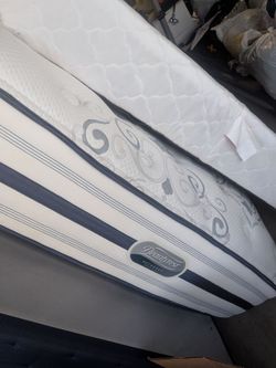 Beauty rest mattress ( queen)