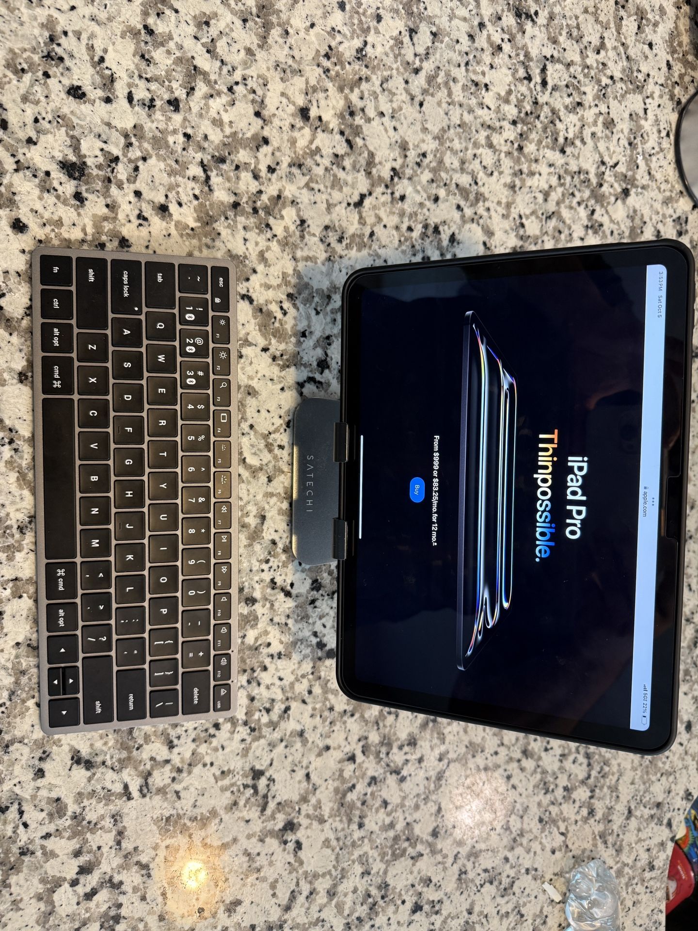 Satechi Keyboard And Satechi iPad Stand 