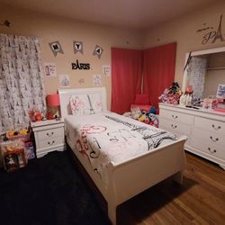 Twin Bed With Dresser, Mirror, & Nightstand $200obo