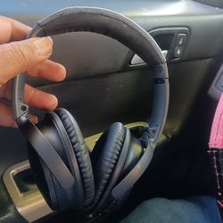 BOSS BLUETOOHT HEADPHONES 