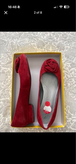 Tahari balerinas flats size 7  1/2