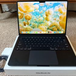 2024 M2 13.6” Macbook Air 8GB RAM/512Gb Storage/Applecare Laptop Computer