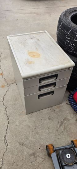 Filling cabinet