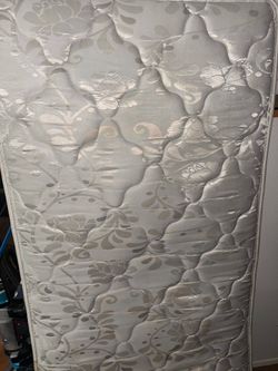 Twin mattress and box spring