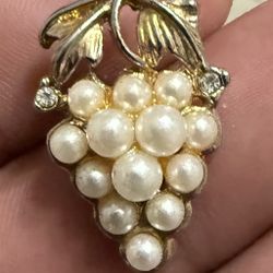 Vintage White Faux Pearl rhinestone grape cluster Pin