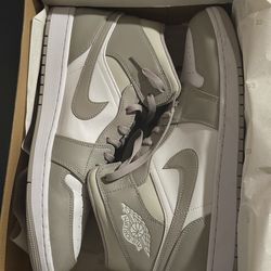 Air Jordan 1 Mid Size 14