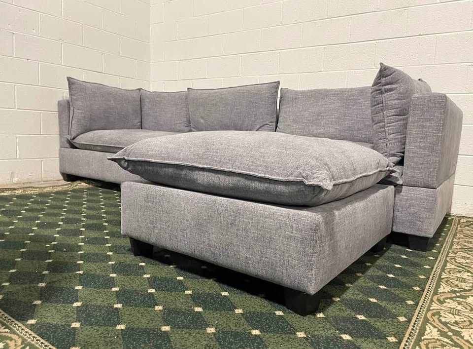 GREY Sectionals Available !!! $725 BRAN New Delivered !!!!!!