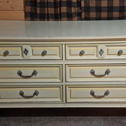 Vintage Cream/White 6 drawer Dresser