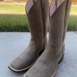 Ariat Boots Pink Women’s Size 7.5 Like New