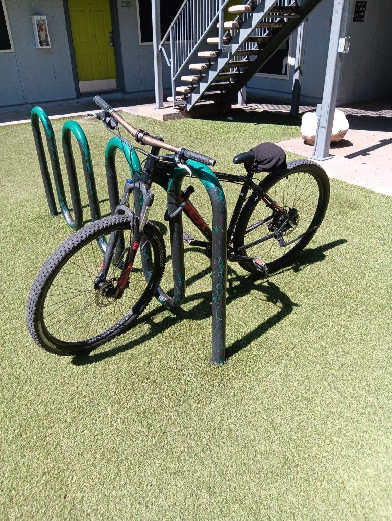 Red Trek Marlin 7 29"