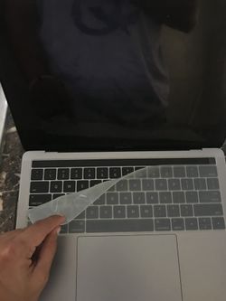 MacBook Pro touchbar 13inch (includes protection)