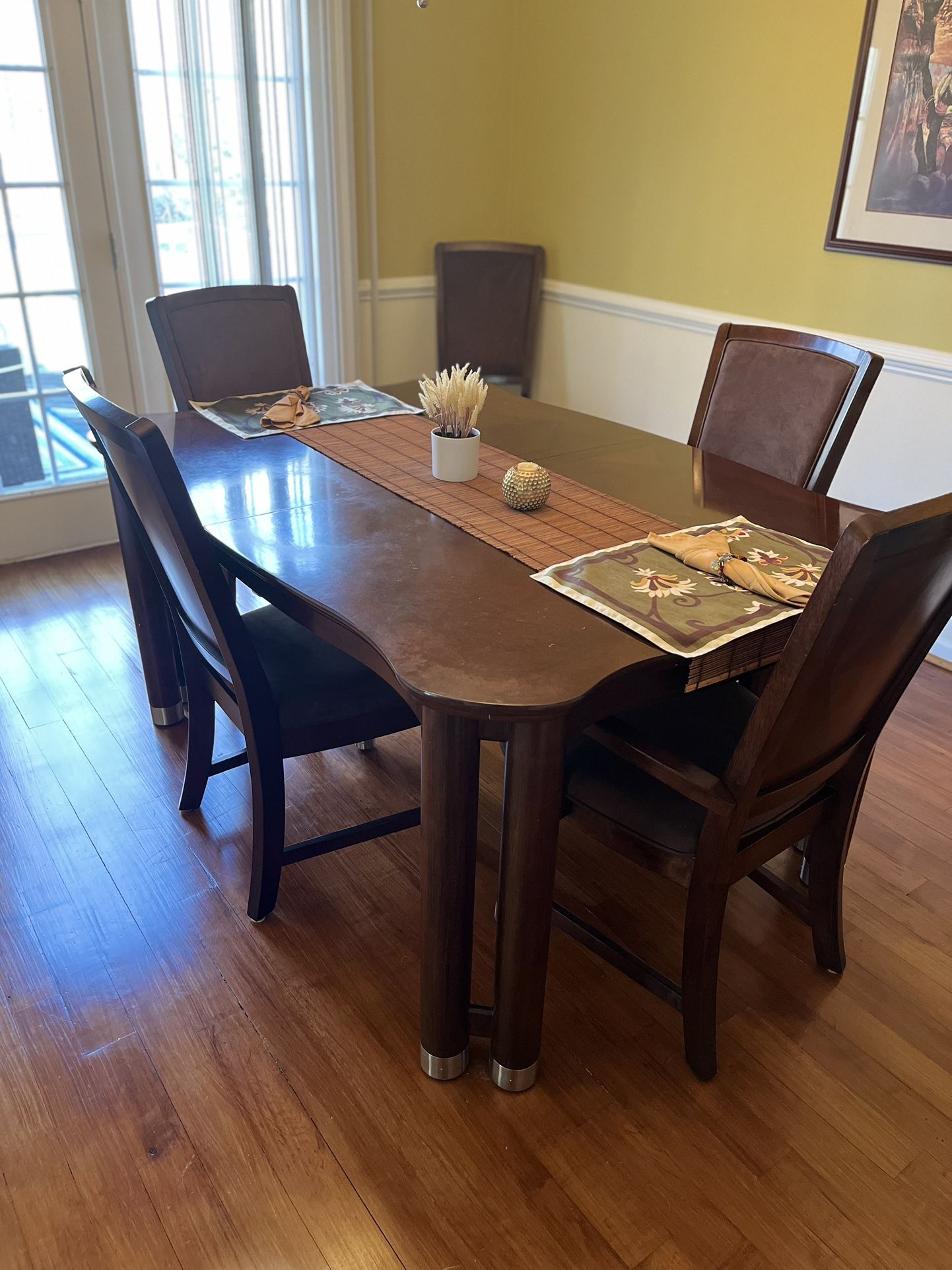Dining Room Table that can seat 6