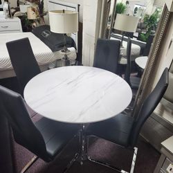 Round Dining Table and 4 Side Chairs 