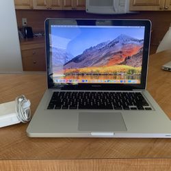 Apple MacBook Laptop 