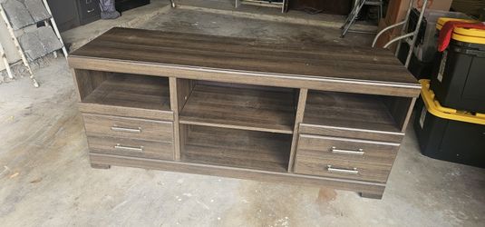 Modern Wood TV Stand / Entertainment Center – Great Condition