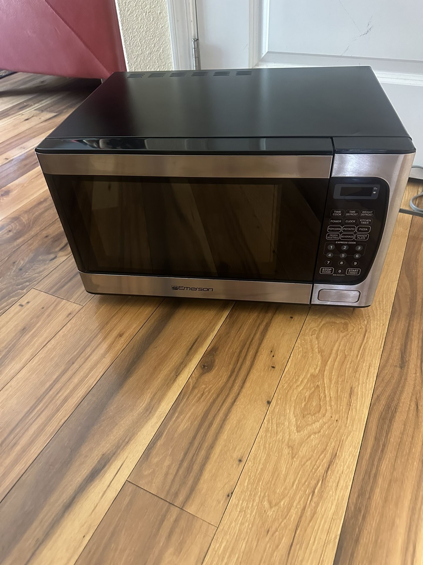 Countertop Medium Microwave