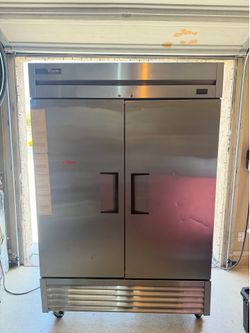 ***•TRUE•*** T-49-HC Reach-In Refrigerator, 2-Section, Solid Door, 2 Door, 49 cu ft