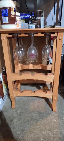 Wine rack with 9 wine glasses