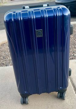 Delsey Helium Aero Hardside Carry-On - excellent condition