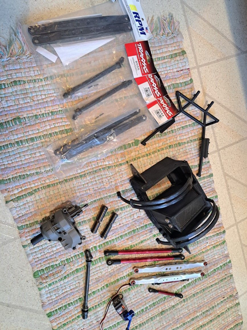 Traxxas UDR PARTS LOT 