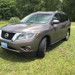 Nissan pathfinder2014 27000ml excellent condition