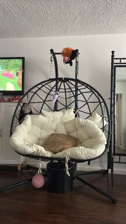 Hanging egg chair