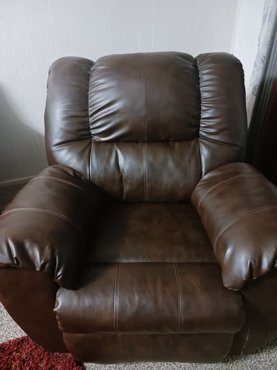 2 Lazy Boy Recliners for Sale in Fort Worth, TX OfferUp