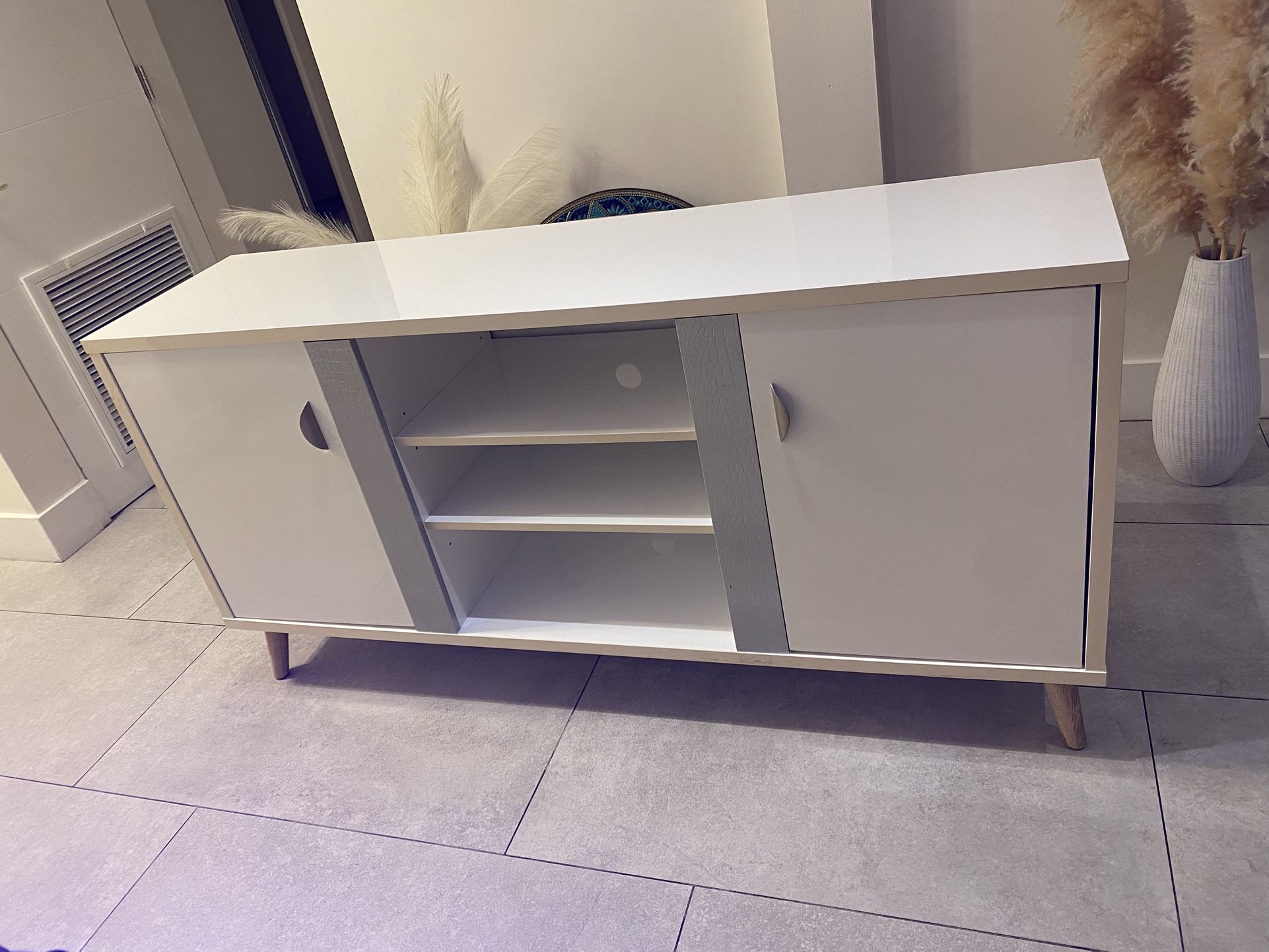 Console Buffet TV Stand