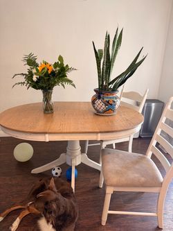 Round table with 3 chairs