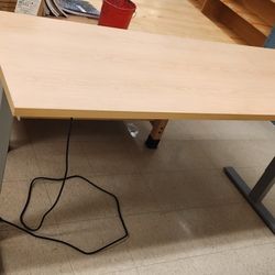 High Quality Adjustable Height Table