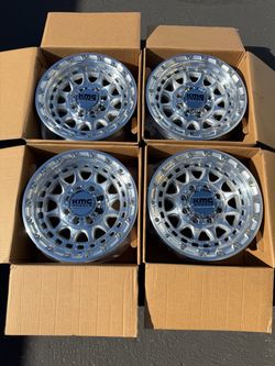 BRAND NEW RELEASE 18x9 KMC 556 “Crux” 0 Offset For 8x165 Chevy GMC 2500 and 3500 as well as Ram 2500 and 3500