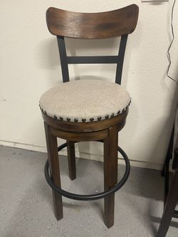 2 Bar Stools