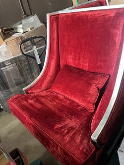 Santa Chair gorgeous new red velvet oversized Natuzzi chair p/u in Willow Grove 2 left 