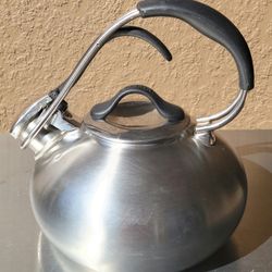 CHANTAL Whistling Tea Kettle Brushed Stainless Loop Handle 1.8 Qt SL37-Loop BRS