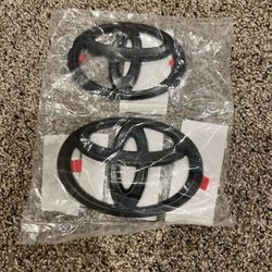 2018 Toyota 4 Runner Black OEM Emblem