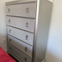 Diva Dresser 