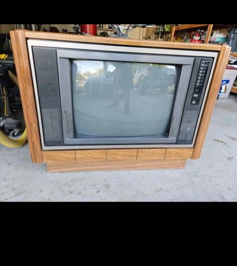 RCA Tv on swivel stand