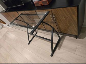 Desk  -  Escritorio