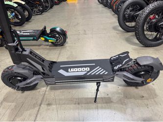 Large-tire dual-motor electric scooter