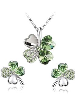 Lucky clover necklace for her ( new in a gift bag)