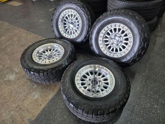 17" KMC BRAND NEW!! w/ FREE tires 33" BfGoodrich Tires