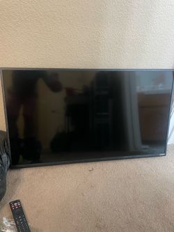 Vizio 40’ Smart TV With Controller