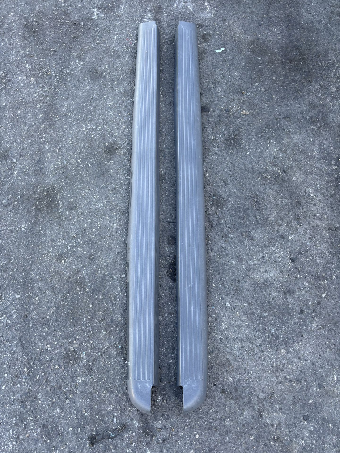 Nissan frontier short bed top cover plastic rails