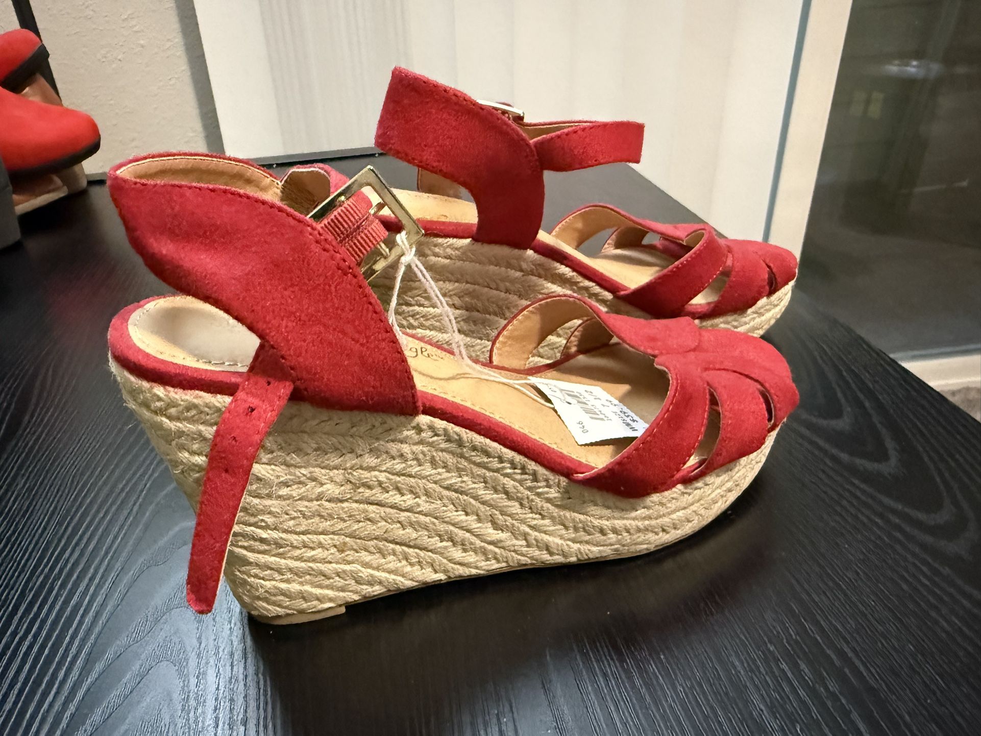 women’s Size 7 1/2 Wedge. Never Worn.